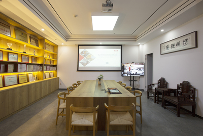 現(xiàn)代工業(yè)綜合體的核心設(shè)施 工廠、辦公環(huán)境與會議展覽服務(wù)